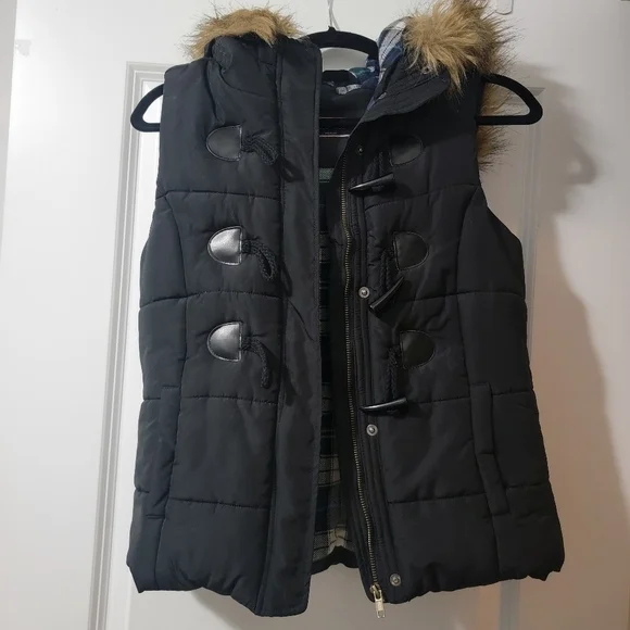 Medium Love Tree Black and Plaid Faux Fur Hooded Puffer Vest - Picture 6 of 7